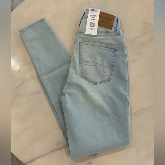 Denizen Levi’s, Women’s, Jeans, Ultra High-Rise, Super Skinny, Denim Jeans. - Picture 2 of 9